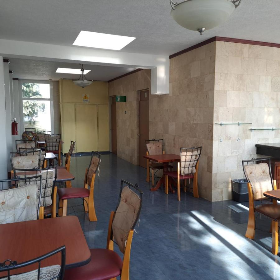 Howard Johnson By Wyndham Toluca Exterior photo
