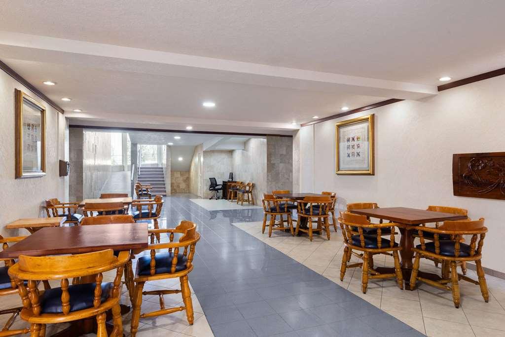 Howard Johnson By Wyndham Toluca Interior photo