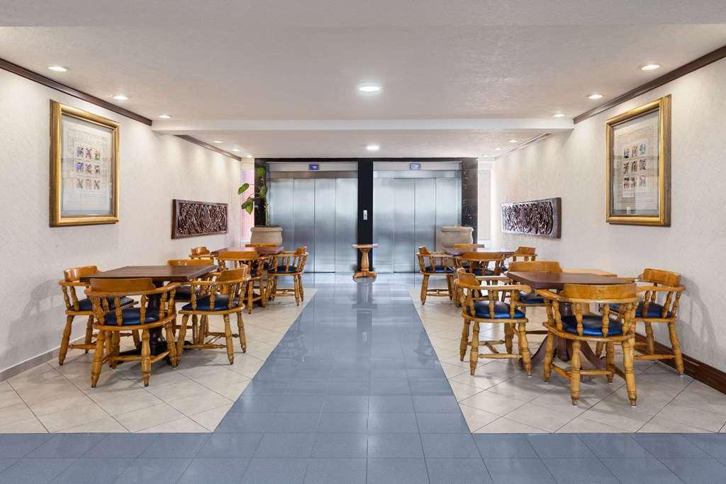 Howard Johnson By Wyndham Toluca Interior photo